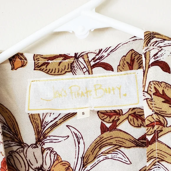 Jen's Pirate Booty Floral Crop Top - Cream and Red - Picture 4 of 5